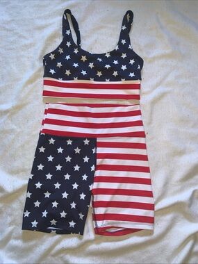 BEACH RIOT STARS & STRIPES USA 4th July SET BIKE SHORTS & Leah Sports Bra Top L